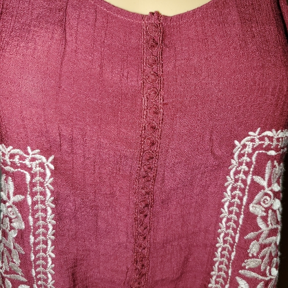 Sweet Wanderer Sleeveless Embroidered Top - Maroon 111 - Picture 4 of 7